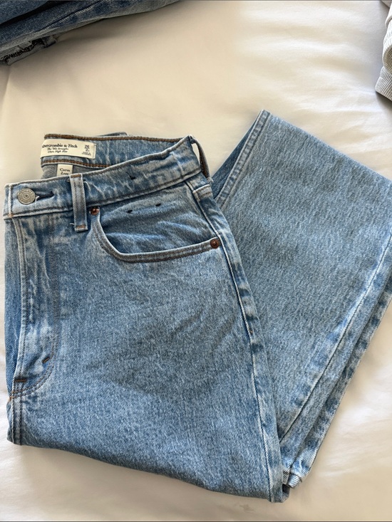 Abercrombie & Fitch Denim - Abercrombie & Fitch Light Wash curve love WOMANS jeans
